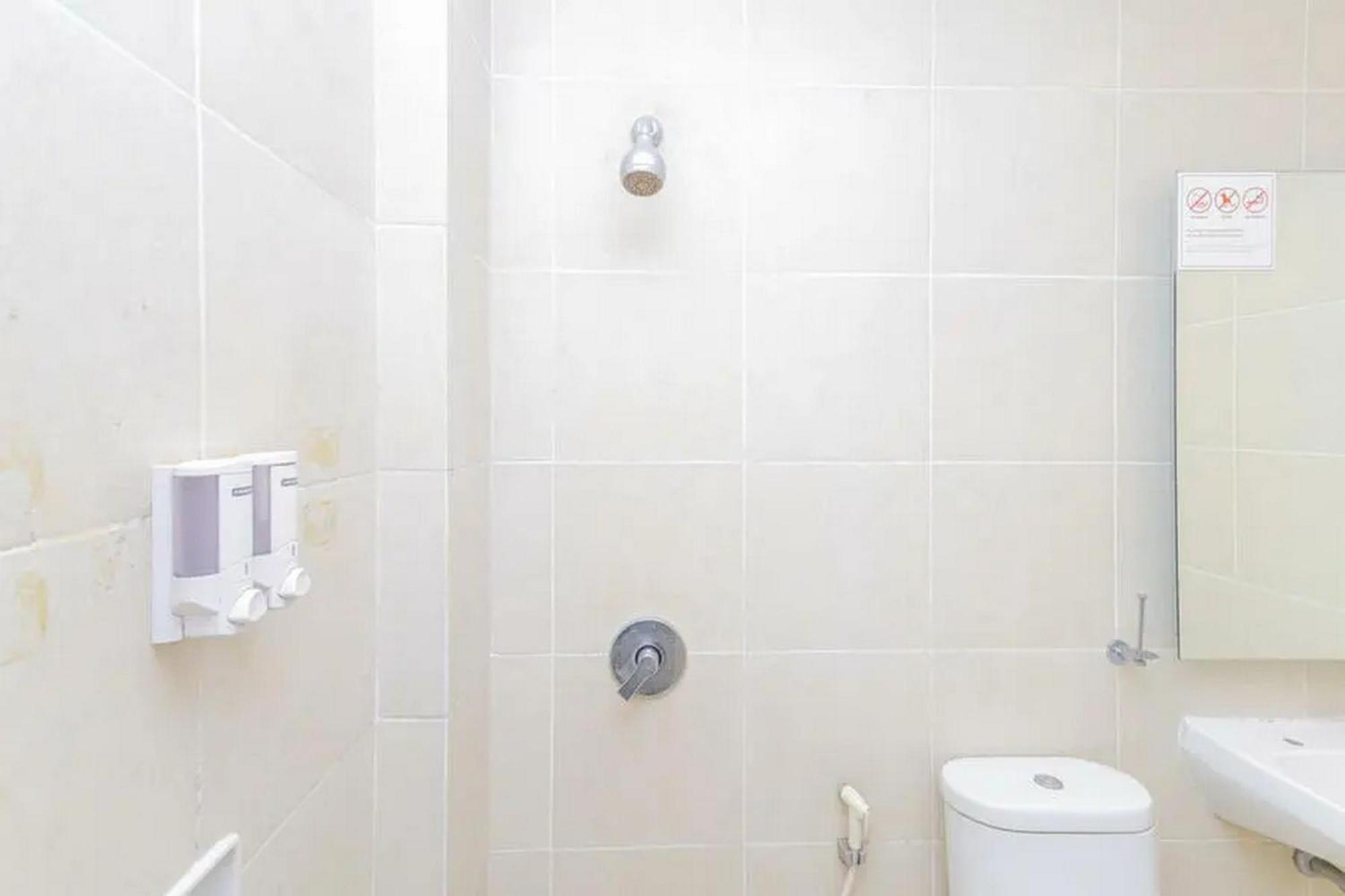 Reddoorz Plus At Riverside Malang Habitación foto